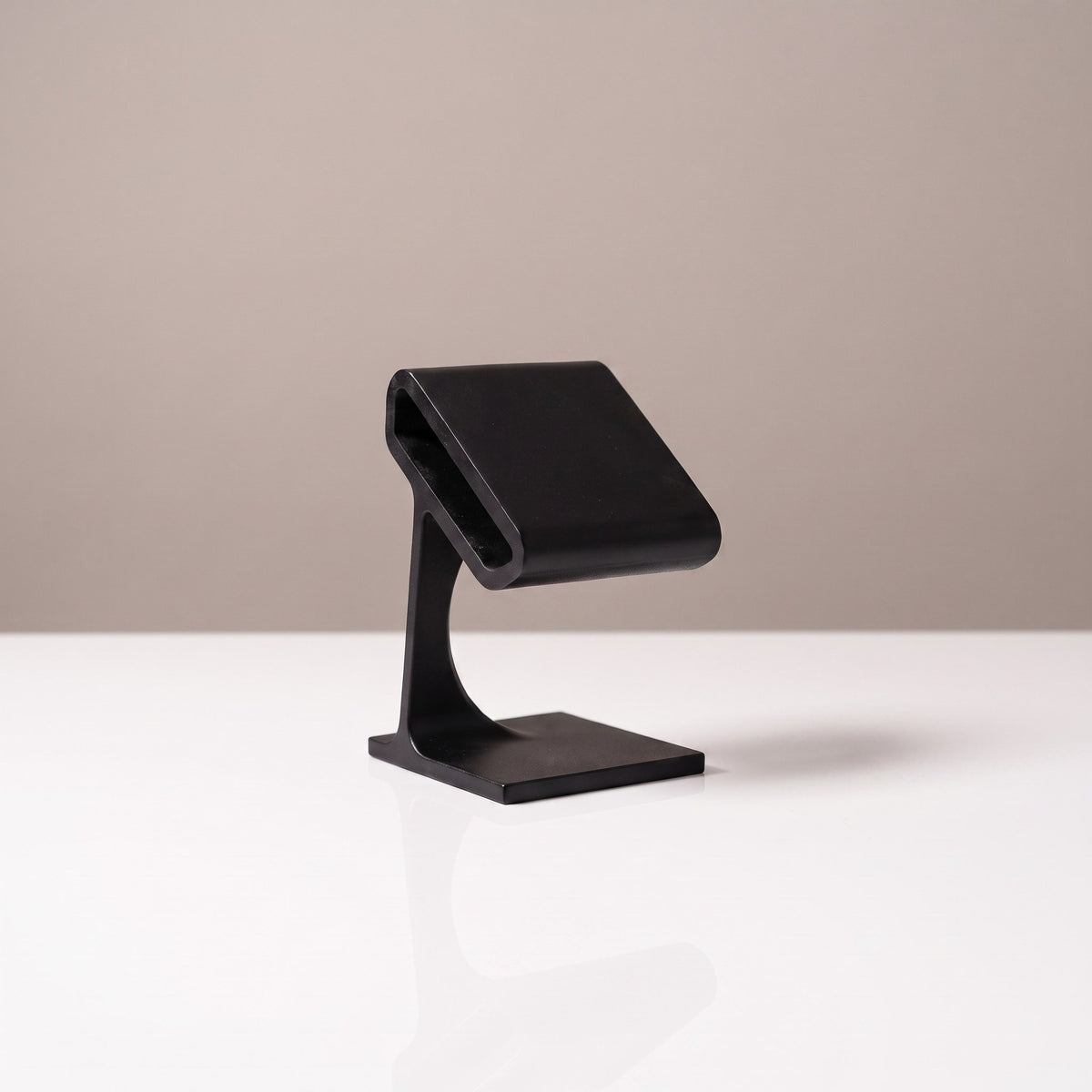 Solitaire watch stand in Graphite, empty